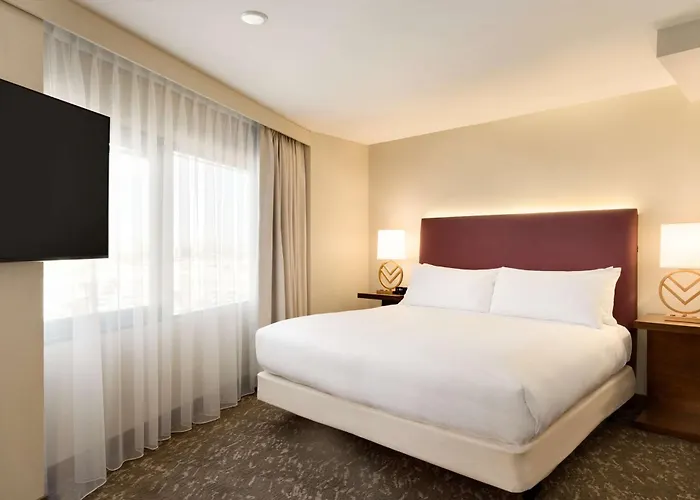Hotel Embassy By Hilton Downtown North 3*