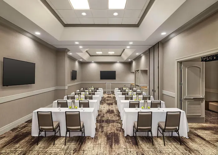 Embassy By Hilton Downtown North 3* Phoenix