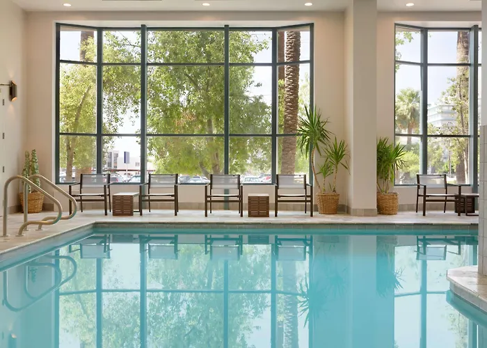 Hotel Embassy By Hilton Downtown North Phoenix