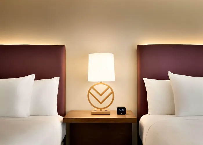 Hotel Embassy By Hilton Downtown North 3*
