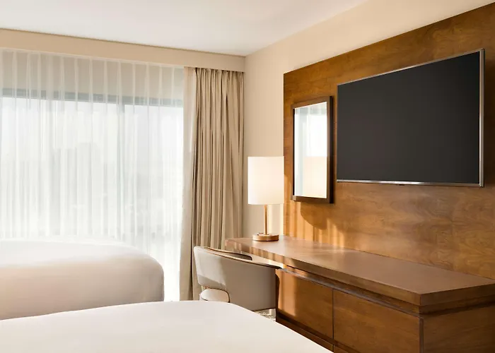 Hotel Embassy By Hilton Downtown North Phoenix