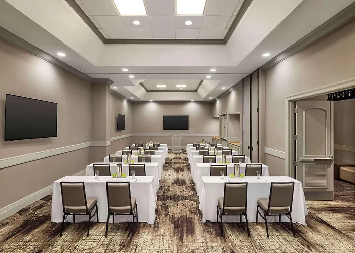 Embassy By Hilton Downtown North 3*