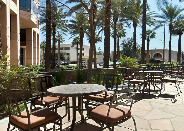 Hotel Embassy By Hilton Downtown North Phoenix