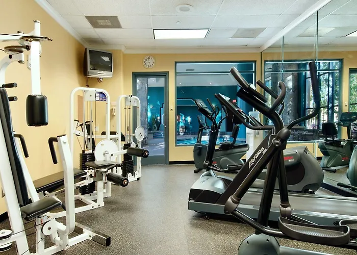Hotel Embassy By Hilton Downtown North 3*