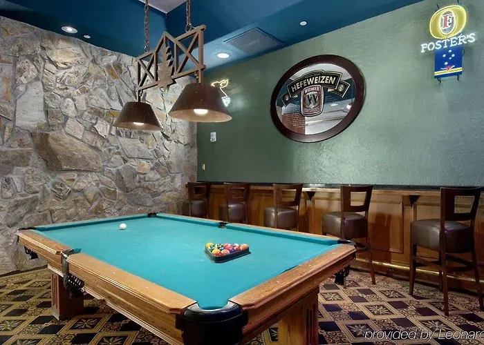 Hotel Embassy By Hilton Downtown North 3*