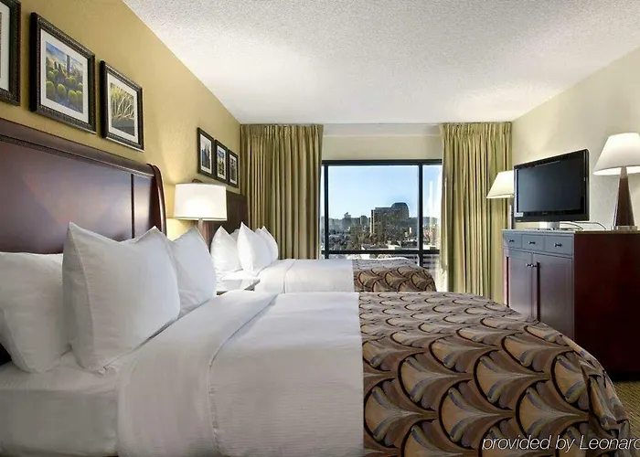 Hotel Embassy By Hilton Downtown North Phoenix